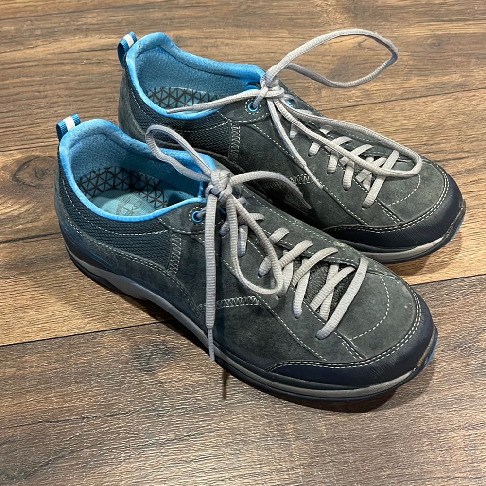 Dansko Sabrina walking shoe blue size 41